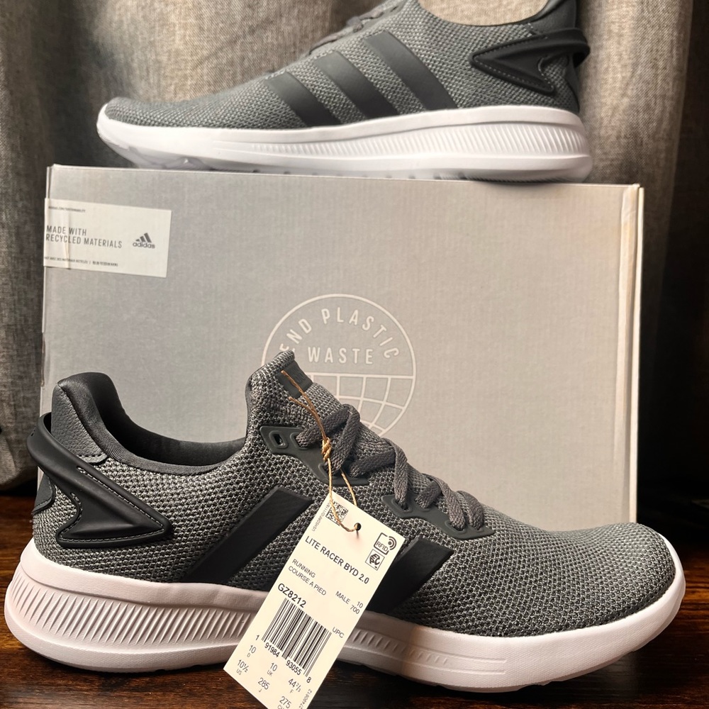New Adidas mens size 10 1/2